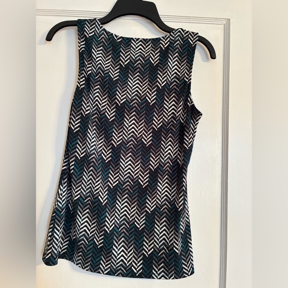 White House Black Market 2 women's Patterned sleeveless Tops. - Picture 3 of 12
